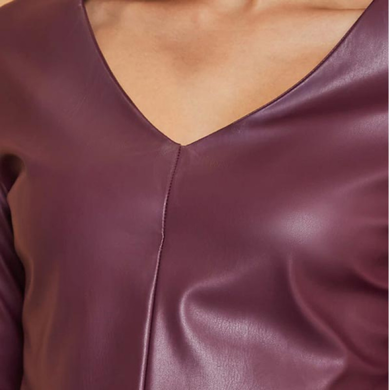 Woman Regular V-Neck Top